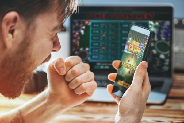 Philippine player enjoying mobile online gaming on club php apk